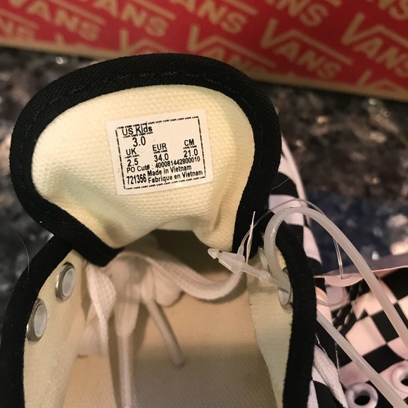 Kid’s Vans lace-ups - Picture 2 of 4